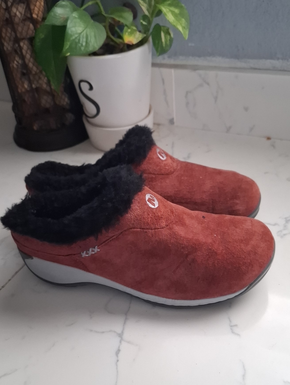 Merrel Cozy Womens Slip-On Clog in Rust Suede with Black Faux-Fur Collar